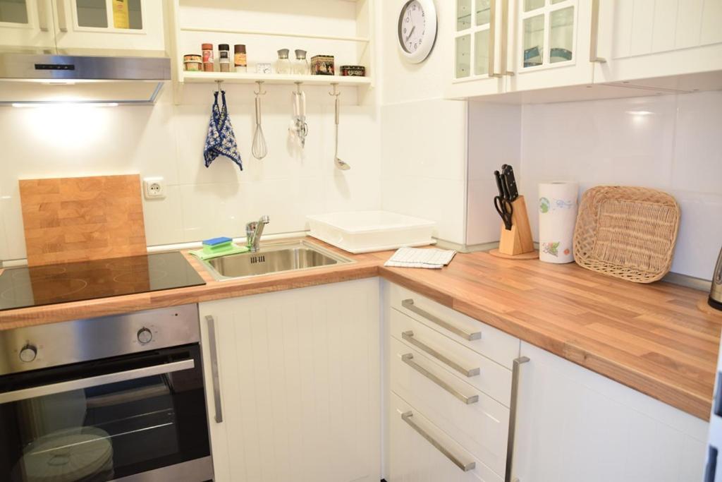 2 Zimmerwohnung Mit Balkon Liegt In Der 1 Etage Und Ist Ideal Für 2 Bis 3 Personen *