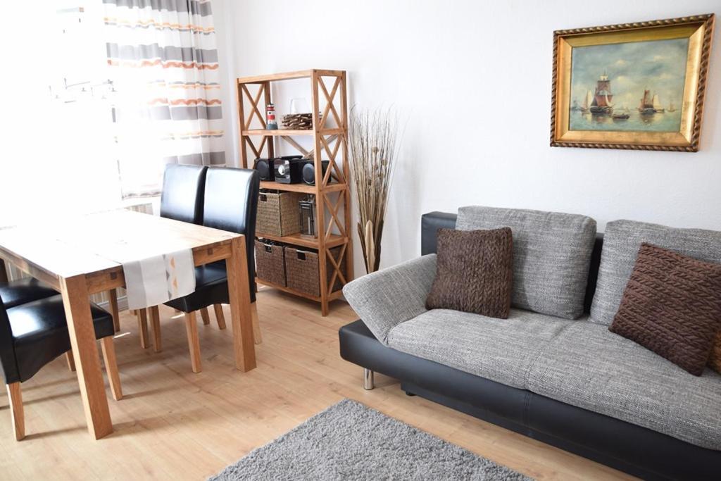 Apartment 2 Zimmerwohnung Mit Balkon Liegt In Der 1 Etage Und Ist Ideal Für 2 Bis 3 Personen